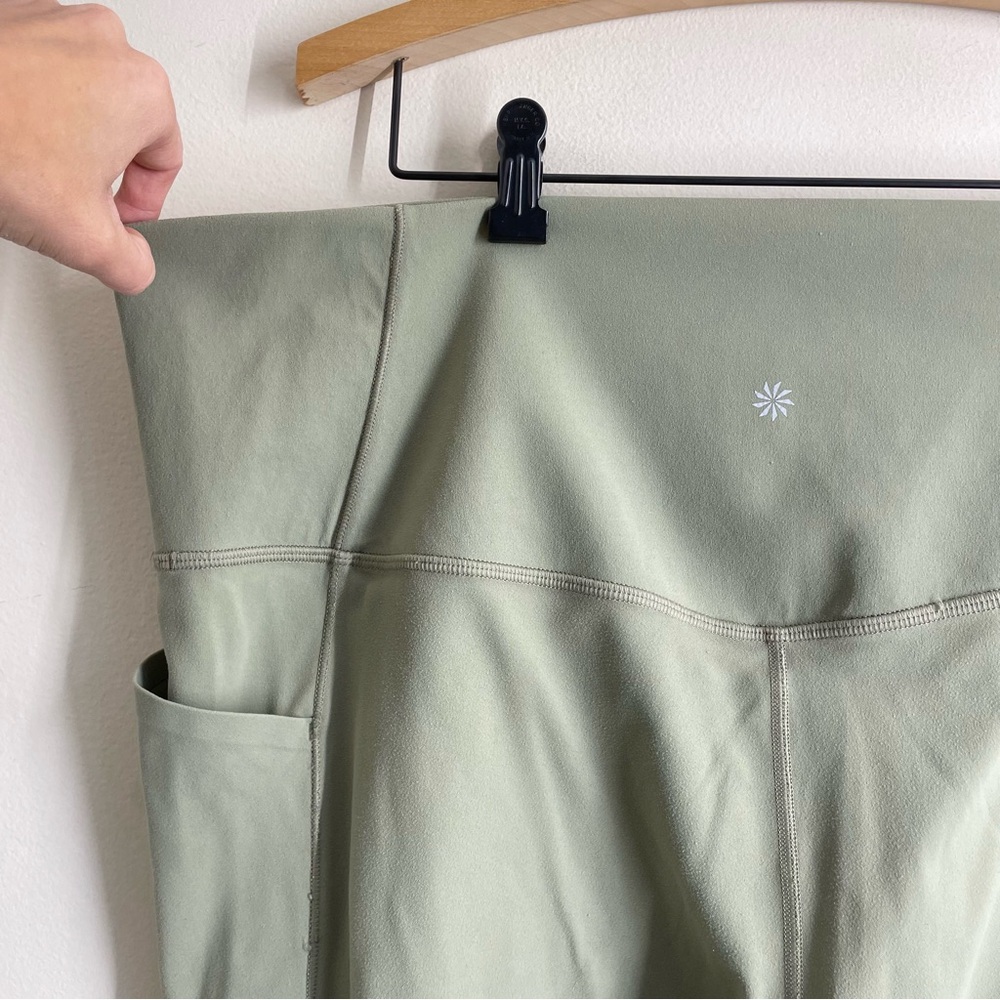 Athleta Salutation Stash Pocket II Capri Pant Eucalyptus Green size 3X - Picture 3 of 12